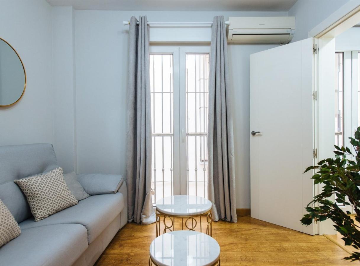Feijoo Suite Apartment Севілья Екстер'єр фото