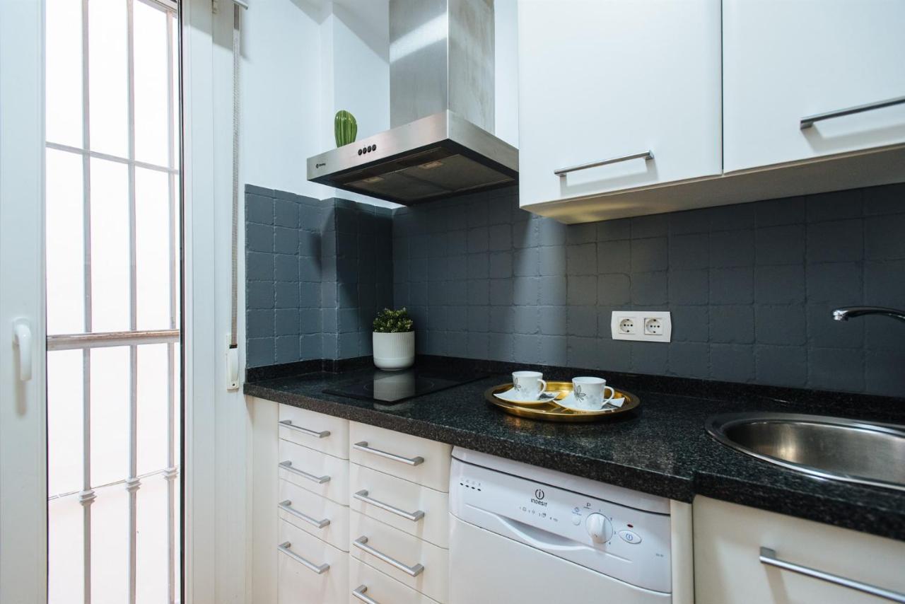 Feijoo Suite Apartment Севілья Екстер'єр фото